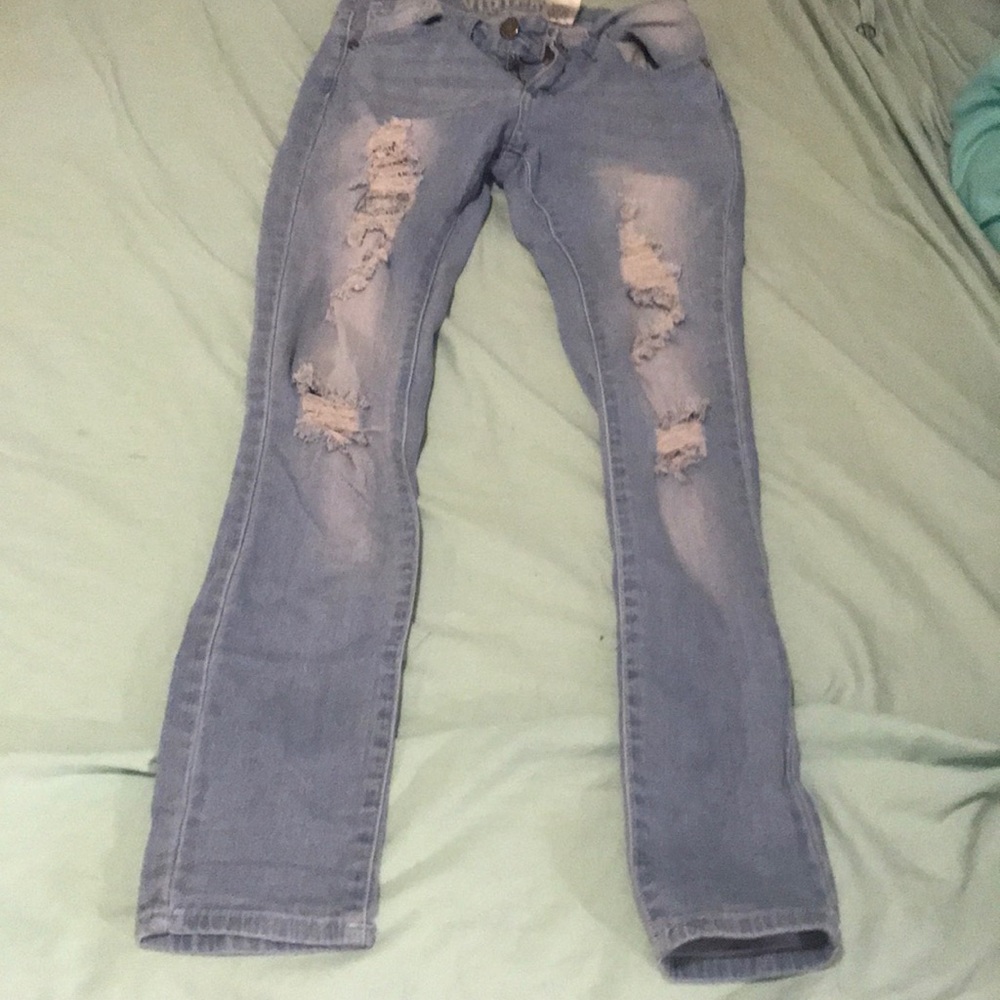 Light blue ripped cute skinny jeans